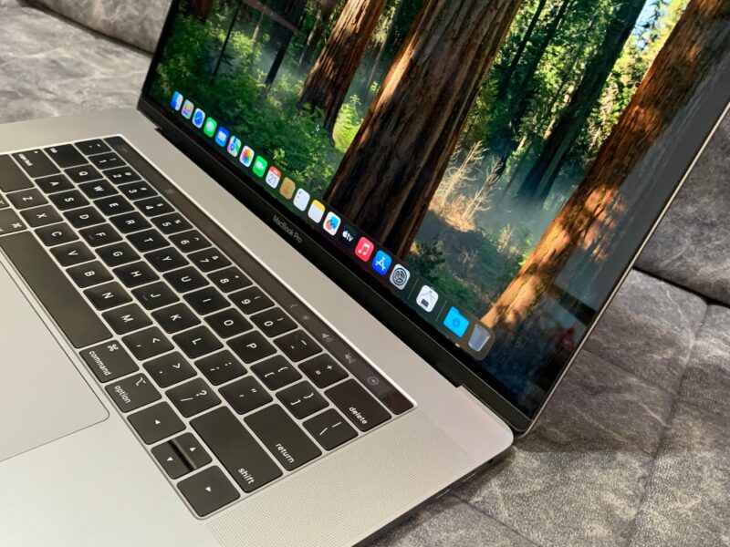 Macbook Pro (touchbar)